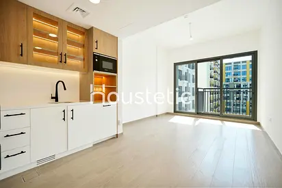 VACANT | 12 CHEQUES | POOL VIEW