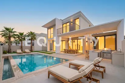 Large Plot Area | 5 Bedroom | Park Backing