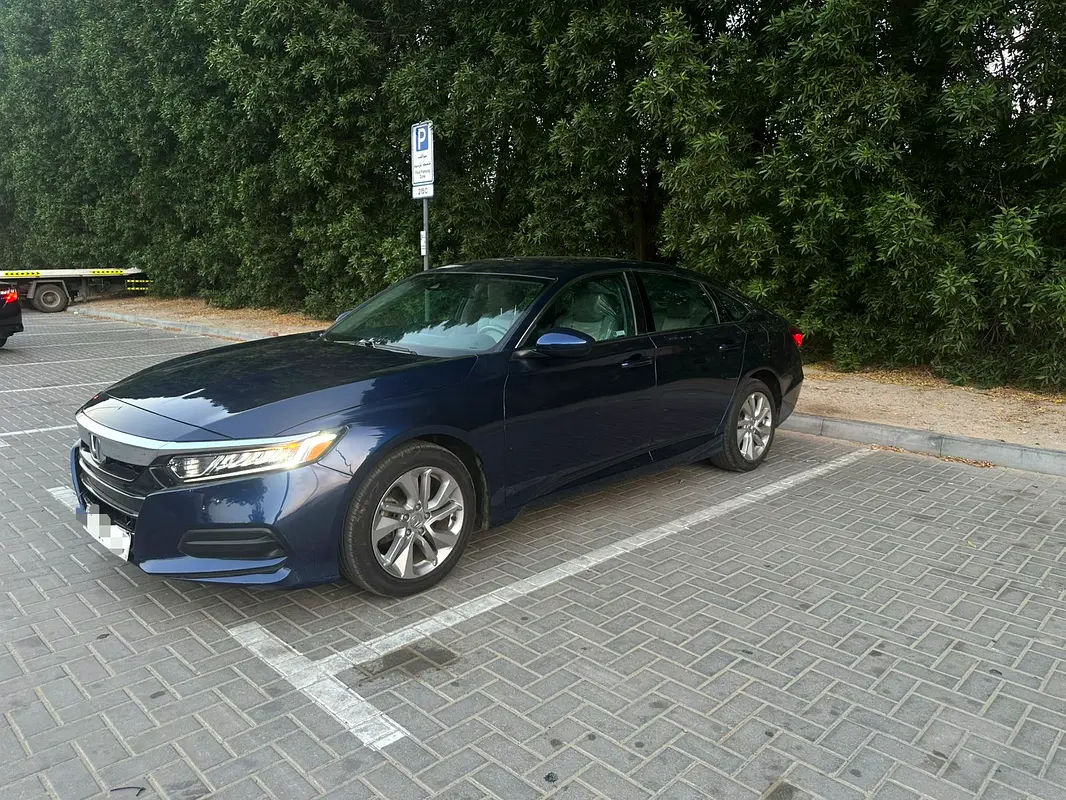 Honda Accord 2020 — photo 1 of 10