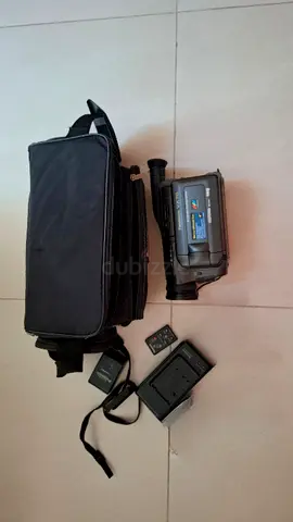 Dubai - Al-Muraqqabat / NOT FUNCTIONING / For Parts/Collector /  Panasonic VX70 Camcorder