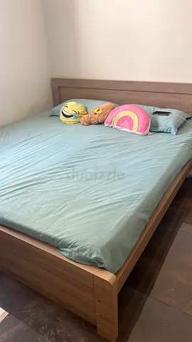 Queen bed with mattress