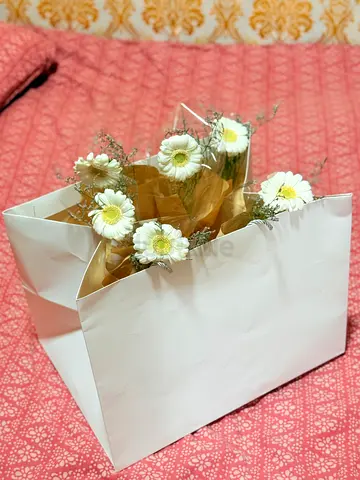 White  Green Flower 6pcs Bag arrangement, a popular floral gift style in the UAE