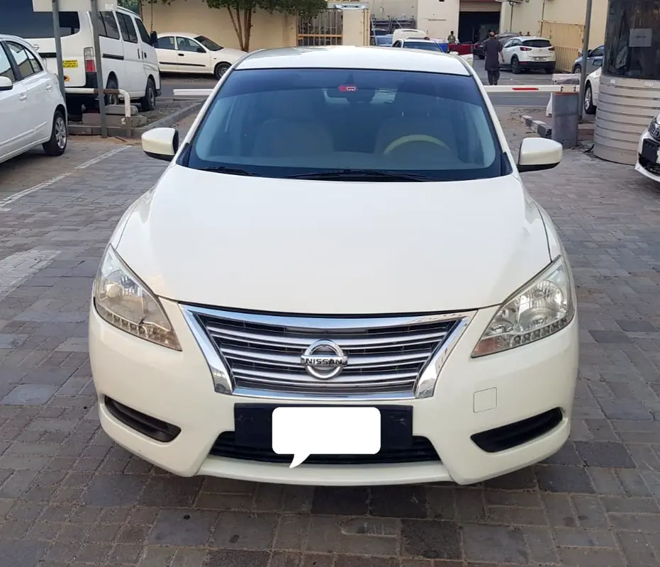 Nissan Sentra 2019 — photo 1 of 6