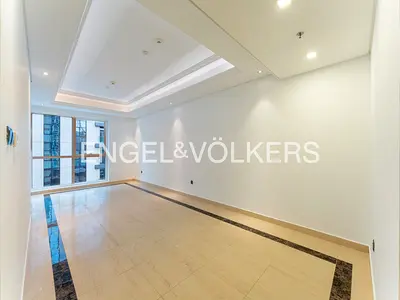 Unfurnished I Vacant I Spacious Layout