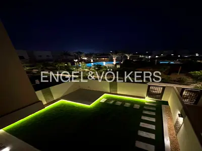 Modern Townhouse | Furnished | Vacant