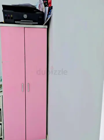 I have pink and white three side bunk bed with storage draws with three mattresses it has also sides
