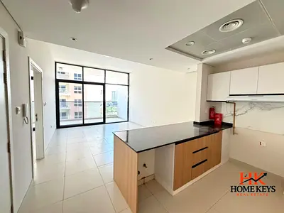 شقة بغرفة نوم واحدة | آيات بارك فيو | شرفة وإطلالة على المدينة | تصميم غير مفروش