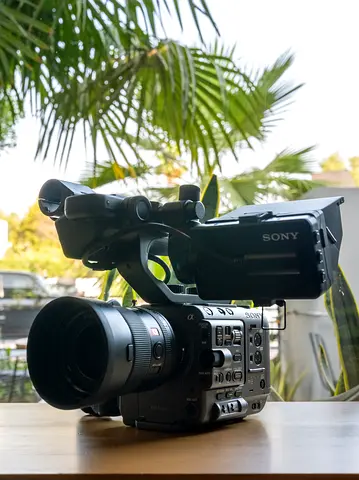 Sony FX6 - Sony 35mm 1.4 G - Rode NTG1
