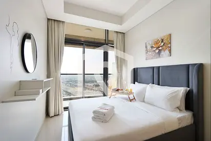 Skyline 1BR w/ Balcony & Views | Mins to Downtown