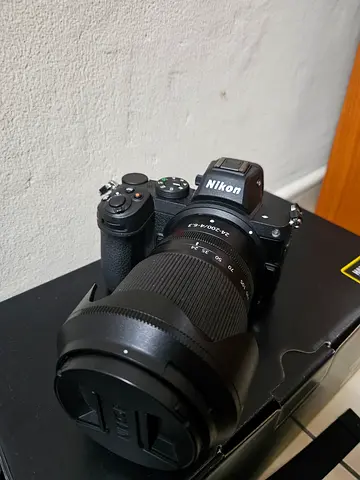 Baught 8 months Back in Warrenty Nikon mirrorless camera with 24-200mm lens like new