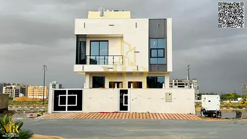 Excellent two-story villa with a rooftop pool. Freehold ownership for all nationalities. Price incl