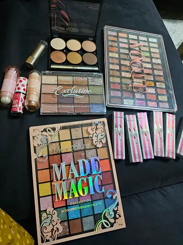 Makeup lot: large eyeshadow palettes + assorted stick eyeshadow