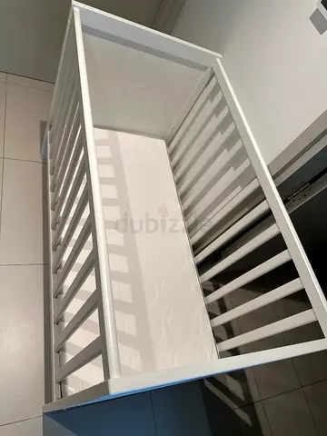 Baby bed with mattress