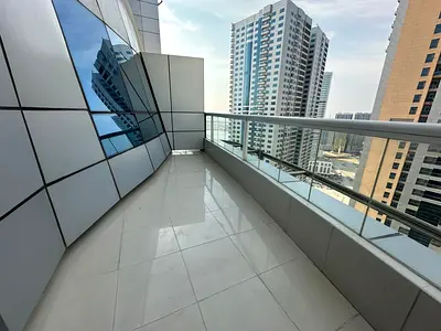 3-bedroom apartment with a living room for annual rent | Kitchen | Spacious living room | 4 bathrooms | Large balcony with sea view | Free parking | F
