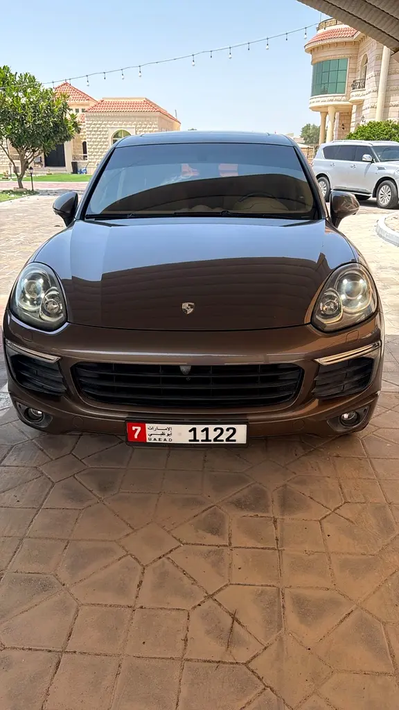 Porsche Cayenne 2015 — photo 1 of 15