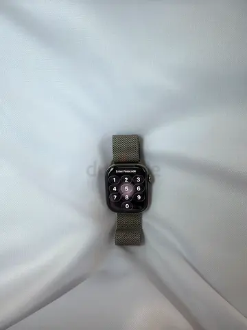 Apple Watch Series (Space Gray) with Milanese Loop - Good Condition with charge very good 100% batte
