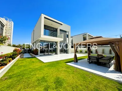 Vacant | Near Park | Single Row | Unfurnished