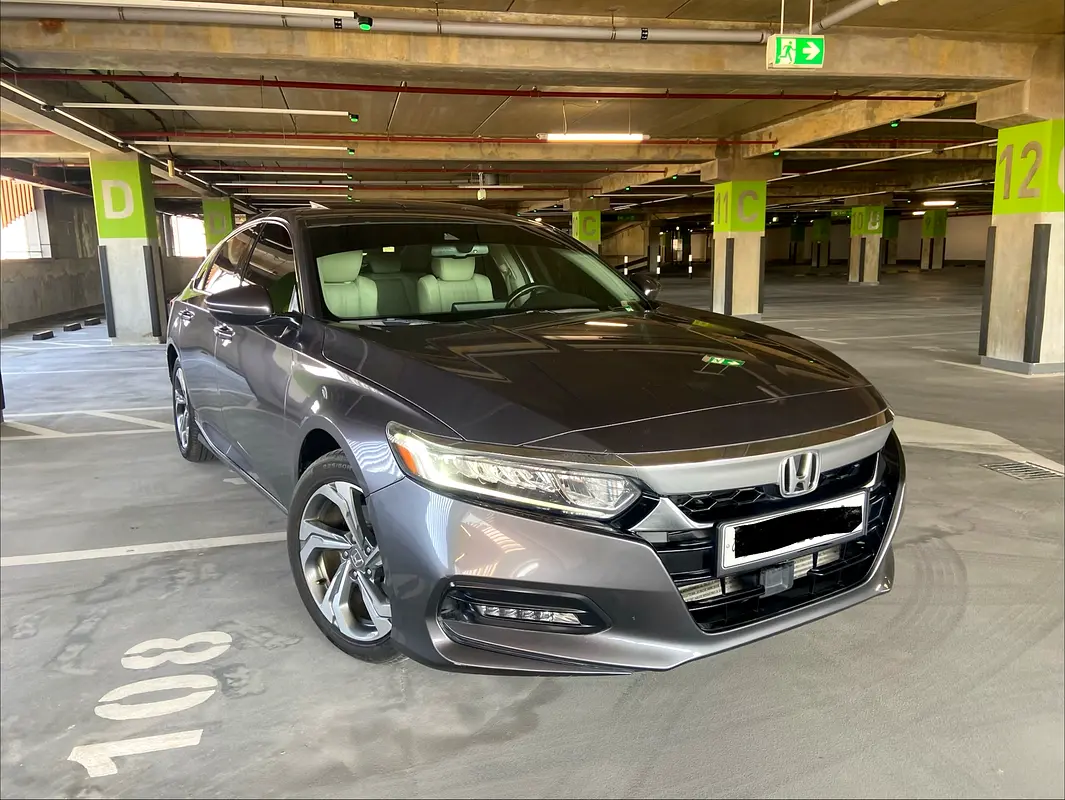 Honda Accord 2018 — photo 1 of 13