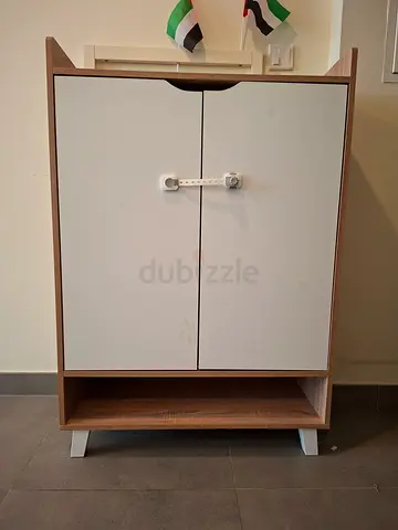 Shoe cabinet 2 door with 5 shelves