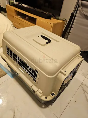 Sturdy Plastic Pet Carrier with Metal Door - Good Condition