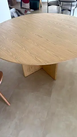 Natural Oak round dining table BRAND NEW