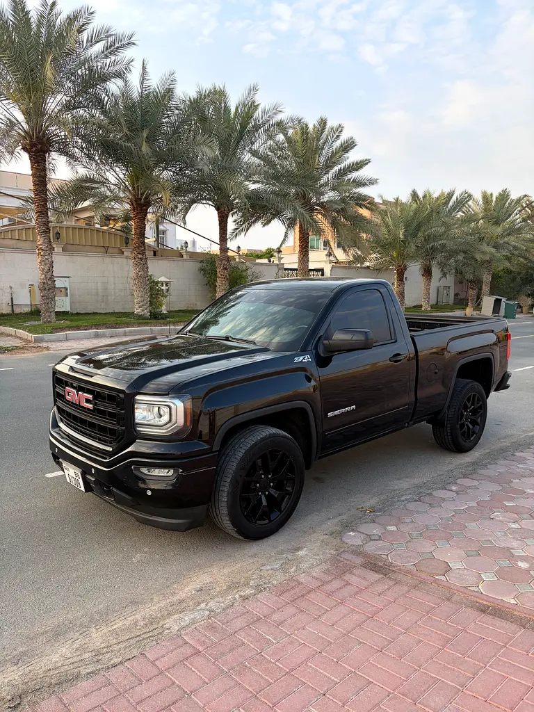 GMC Sierra 2016 — photo 1 of 8