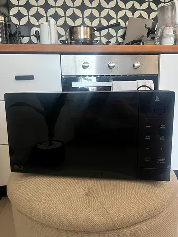 LG Countertop Microwave Oven - Good Working Condition