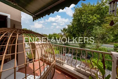 Vacant | Lake View / Backing | Landscaped