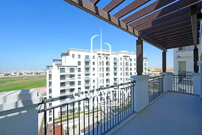 Exquisite 2BR Apt Overlooking the Golf Course and Pool