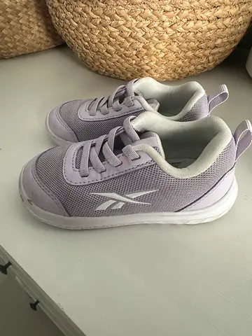 Baby shoes size 23