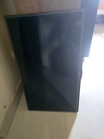 Used  Refrigerator  LG TV 32 in working condition