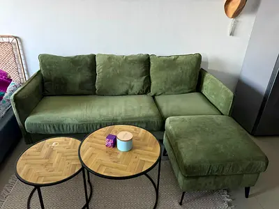 Green velvet 3-seater sofa (bulk of furniture)