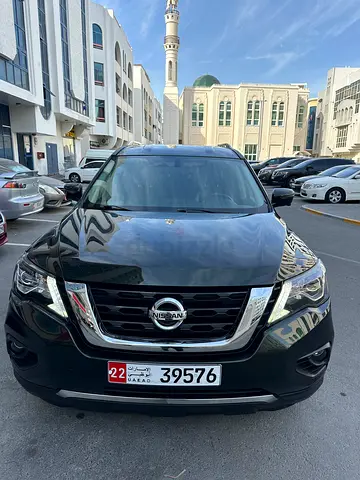 Nissan pathfinder SL 2020 model km 81000 Mulkiya one year it’s clean title and very good condition c