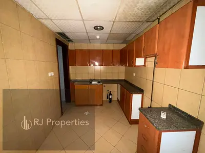 Luxury Huje Spacious Appartment With Huje Spreat kitchen Bright Location