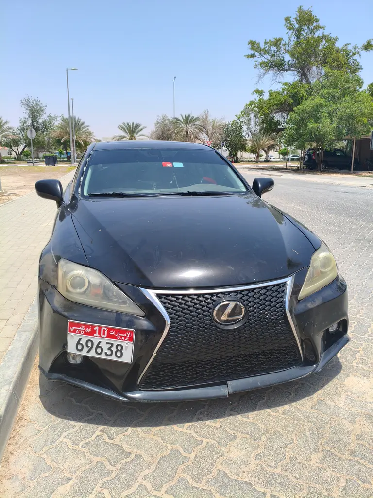 Lexus IS-Series 2013 — photo 1 of 9