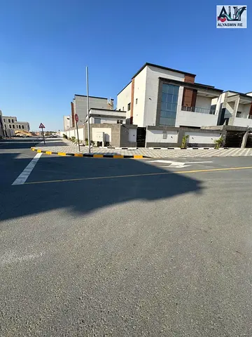 فيلا زاوية فاخرة تشطيب شخصي | 5500 قدم | الحليو 2 عجمان
