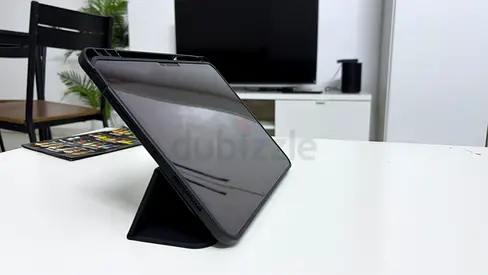 iPad Pro m5 11inch with Cover - Excellent Condition