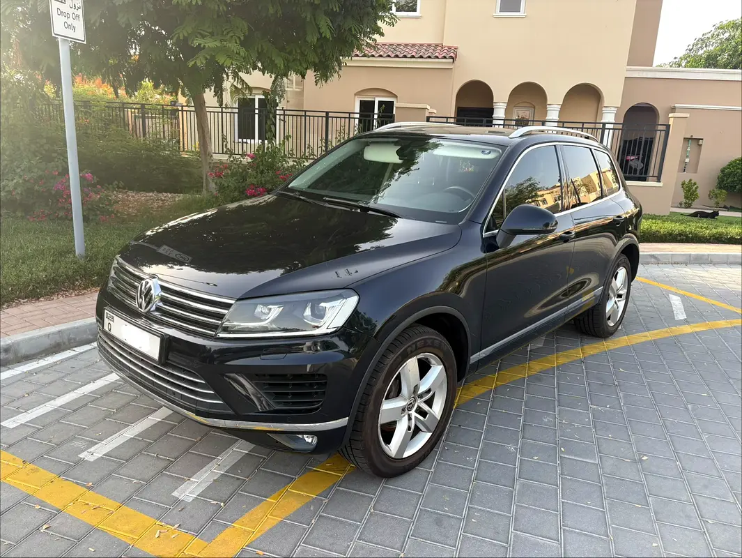 Volkswagen Touareg 2015 — photo 1 of 20