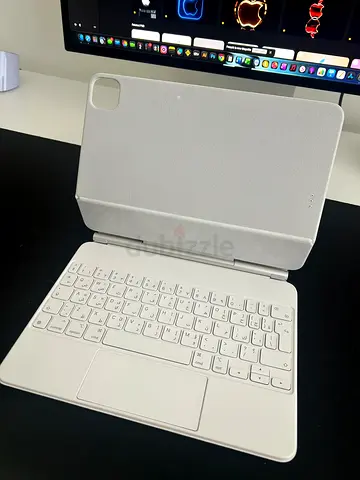 Apple Magic Keyboard for iPad Air 11-inch (M3) - Arabic - like new
