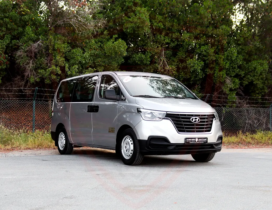 Hyundai H1 2019 — photo 1 of 17