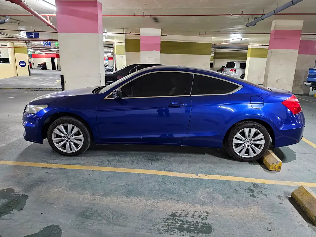 Honda Accord 2011 — photo 1 of 12