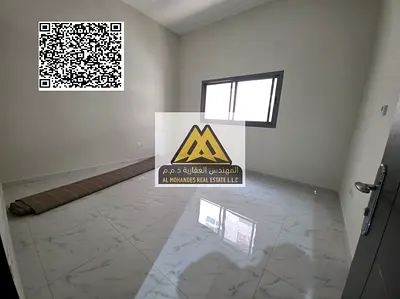 استوديو للإيجار السنوي في الجرف الصناعية 3 عجمان، يتميز بمساحة كبيرة ومطبخ منفصل يوفر خصوصية أفضل، مع تكييف مركزي وتشطيب جيد، مناسب للسكن بسعر اقتصادي