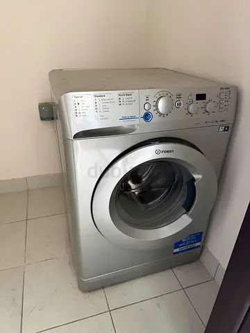 Indesit front-load washing machine - 7kg, silver, good working condition
