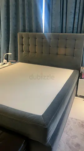 King-size upholstered bed frame with tufted headboard and mattress - Grey