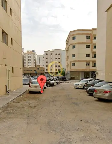 للبيع قطعه ارض في منطقه النباعه اماره الشارقة بي مساحه 2500قدم موقع ممتاز علي شارع 16في موقع ممتاز تاني قطعه من الشارع العام