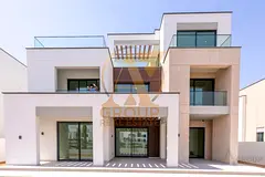 Spacious 4BR Villa | Caya 1 | Backing onto Pool