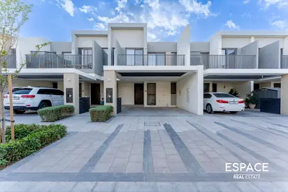 Single Row | Landscaped Garden | Vacant