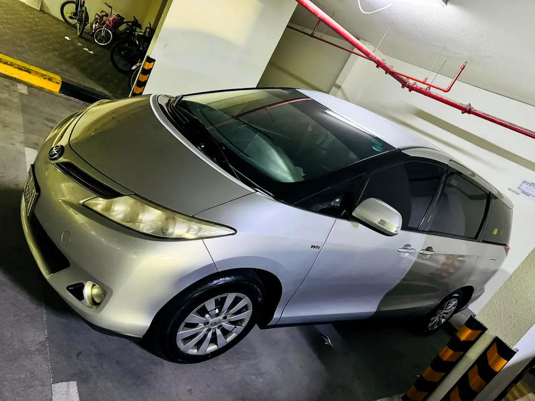Toyota Previa 2011 — photo 1 of 5