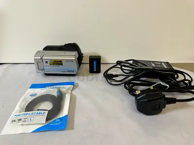 (From 2008)(NIGHTSHOT) (READ DESCRIPTION)  Sony Handycam DCR-SR46 (40 GB Internal storage)