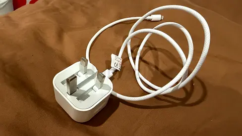 Apple 20W USB-C Power Adapter with Braided USB-C Cable (UK Plug)